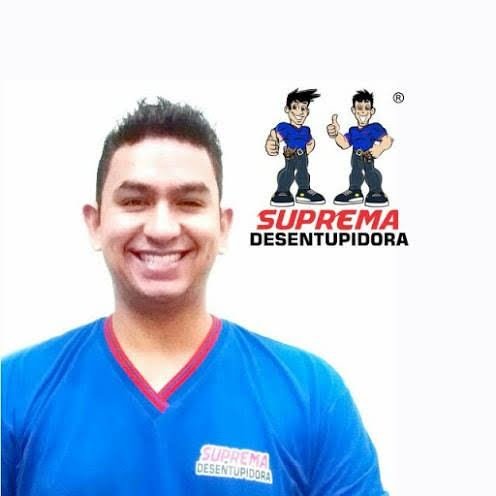 Atendente da Suprema Desentupidora pronto para atender clientes de Hortolândia